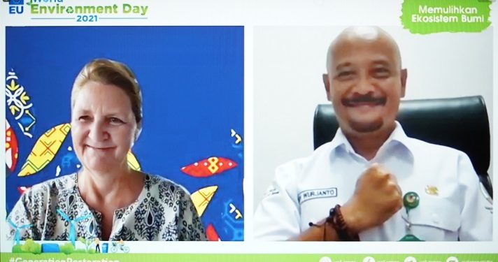 Henriette Faergemann dari Delegasi Uni Eropa untuk Indonesia dan Didy Wuryanto dari Badan Restorasi Gambut dan Mangrove