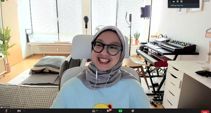 Gitasav Bagi Tips Belajar dan Bekerja di Luar Negeri di Webinar Wardah First Class
