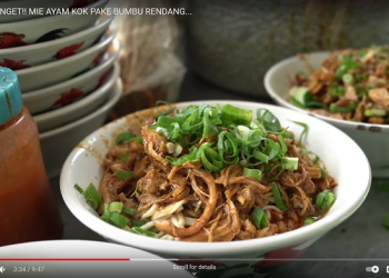 Uniknya Mie Ayam Mang Oyo, Disajikan dengan Bumbu Rendang Spesial