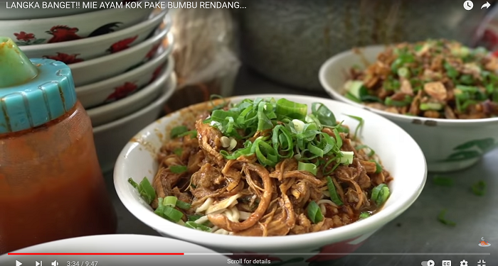 Uniknya Mie Ayam Mang Oyo, Disajikan dengan Bumbu Rendang Spesial