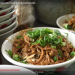 Uniknya Mie Ayam Mang Oyo, Disajikan dengan Bumbu Rendang Spesial