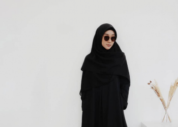 Inspirasi Gaya Minimalist Fashion ala Deena Haura