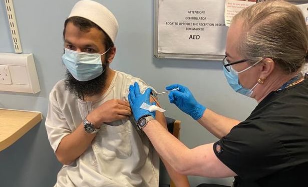 Masjid Blackburn Desak Jamaahnya Lakukan Vaksinasi