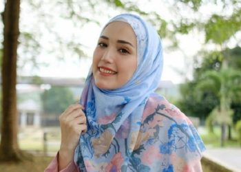 Tips Menyamarkan Kelopak Mata Simetris dengan Make Up ala Adelia Pasha