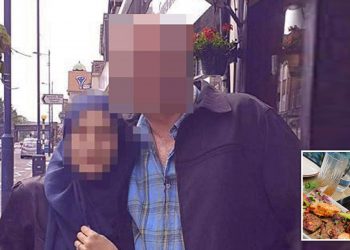 Mualaf Inggris Bersatu Kembali dengan Ayahnya Mantan Anggota Sayap Kanan