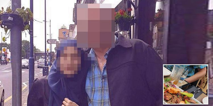 Mualaf Inggris Bersatu Kembali dengan Ayahnya Mantan Anggota Sayap Kanan