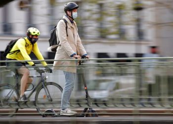 Bahayakan Pejalan Kaki, E-Skuter Bakal Dilarang di Paris