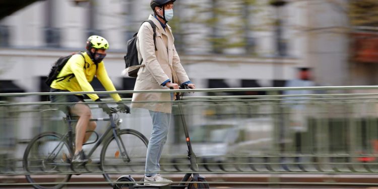 Bahayakan Pejalan Kaki, E-Skuter Bakal Dilarang di Paris
