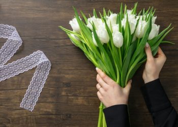 11 Bukti Syukur Seorang Istri kepada Suami