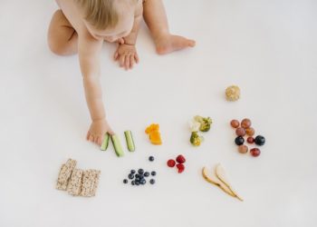 Tips Melatih Bayi Belajar Mengunyah