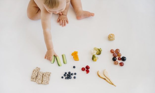 Tips Melatih Bayi Belajar Mengunyah