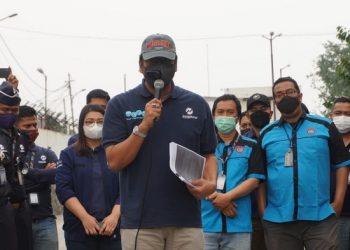 Dirut Transjakarta Didampingi Empat Serikat Pekerja Berdialog dengan Pengunjuk Rasa