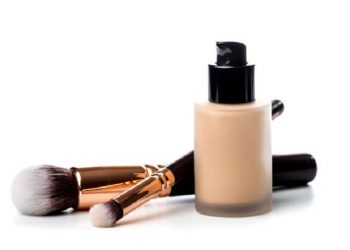 3 Tips Memilih Foundation Sesuai Warna Kulit