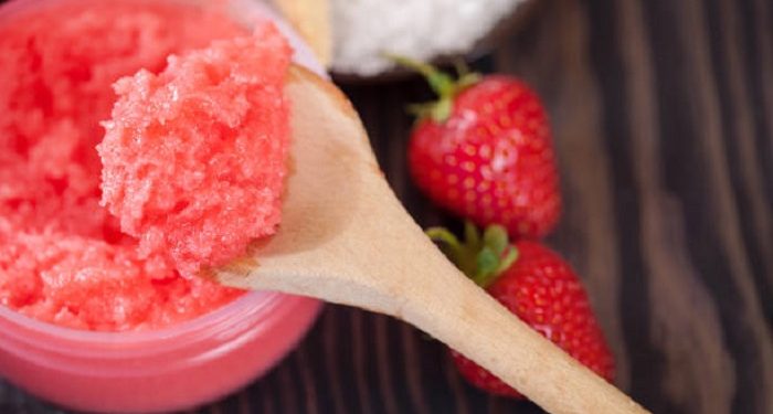 4 Cara Eksfoliasi yang Tepat untuk Kulit Berjerawat
