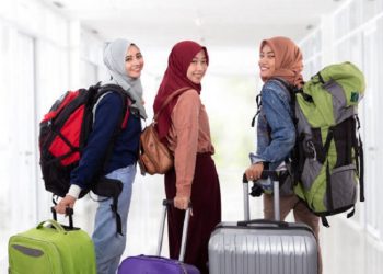 4 Hijab yang Wajib Kamu Bawa Saat Traveling
