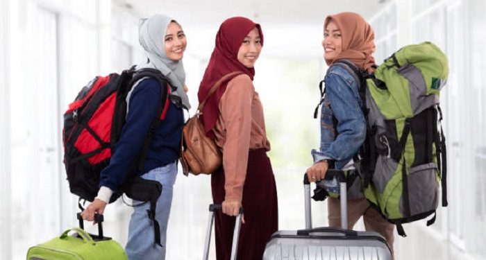 4 Hijab yang Wajib Kamu Bawa Saat Traveling