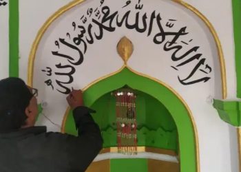 Chowhan, Pria Hindu yang Kaligrafi Karyanya Hiasi 200 Masjid di India