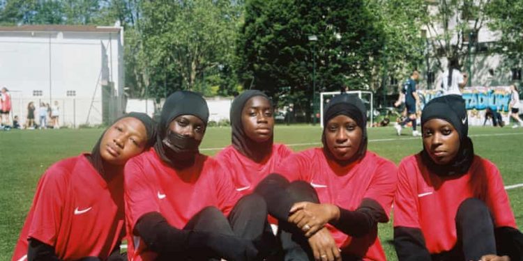 Les Hijabeuses: Klub Sepak Bola yang Melawan Larangan Jilbab Di Lapangan