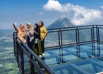 Wisata Viral Awang Awang Sky View di Gunung Telomoyo, Hits Banget