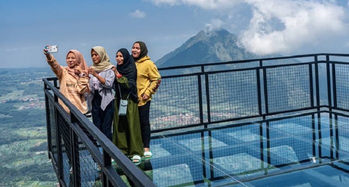 Wisata Viral Awang Awang Sky View di Gunung Telomoyo, Hits Banget