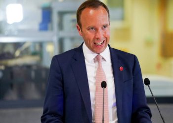 Menteri Kesehatan Inggris Puji Umat Islam atas Upaya Vaksinasi