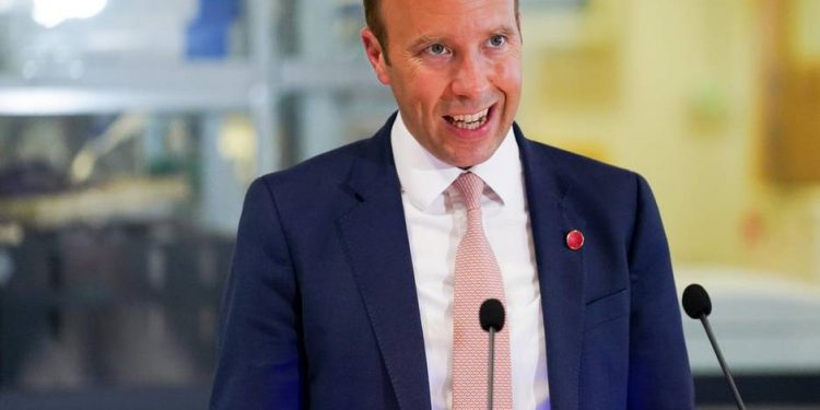 Menteri Kesehatan Inggris Puji Umat Islam atas Upaya Vaksinasi