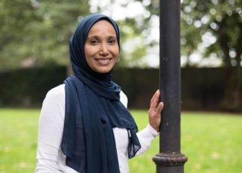 Cara Rabina Khan Menangani Rasisme dalam Memoirnya