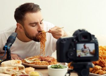 Mukbang Jadi Tren Baru Youtuber di Arab Saudi