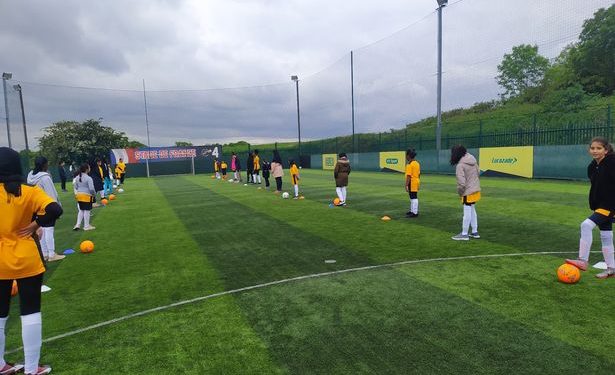 London Barat Miliki Tim Sepak Bola Pertama untuk Gadis Muslim