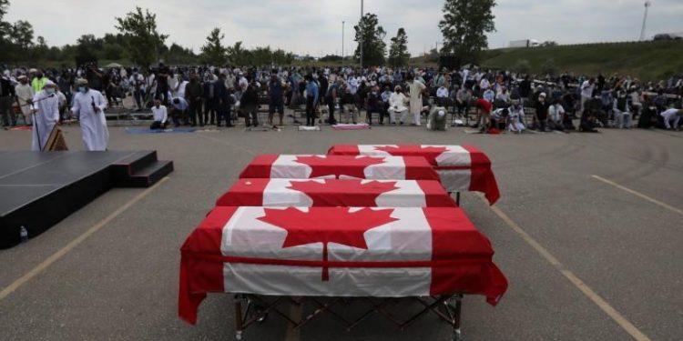 Ribuan Orang Hadiri Pemakaman Keluarga Muslim Korban Islamofobia di Ontario Kanada