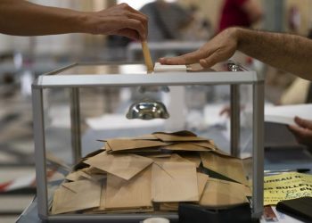 Kepala KPPS dalam Pemilu Regional Prancis Dicopot karena Kenakan Jilbab