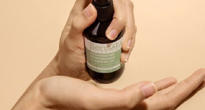 4 Cleansing Oil Lokal yang Bikin Kulit Wajah Bersih dan Halus