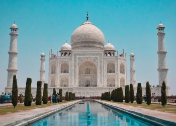 Taj Mahal Dibuka Kembali untuk Wisatawan