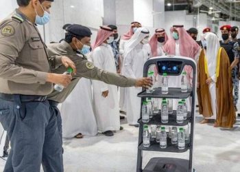 Robot Pintar akan Distribusikan Botol Air Zamzam