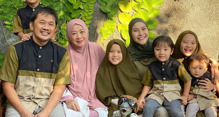 Rayakan 4 Kali Lebaran di Rumah, Ini yang Dirasakan Zaskia dan Hanung