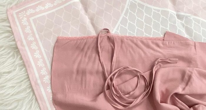 4 Jenis Bahan Mukena Terbaik dan Paling Nyaman