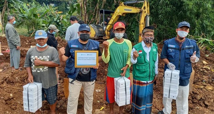 Dukung Petugas Pemakaman Covid-19, LAZ Al Azhar dan Kitabisa.com Kirimkan Makanan Siap Saji