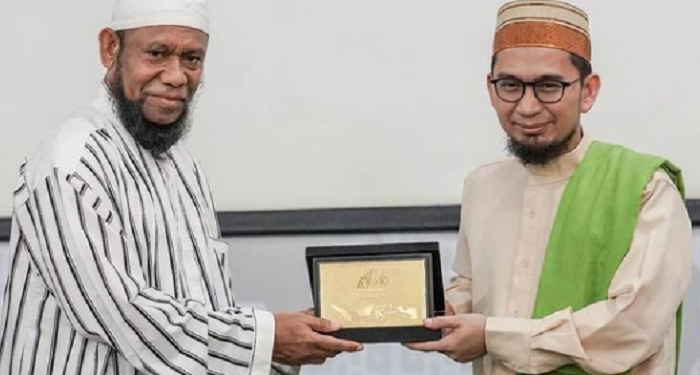 Ustaz Adi Hidayat Dukung Pesantren Nuu War