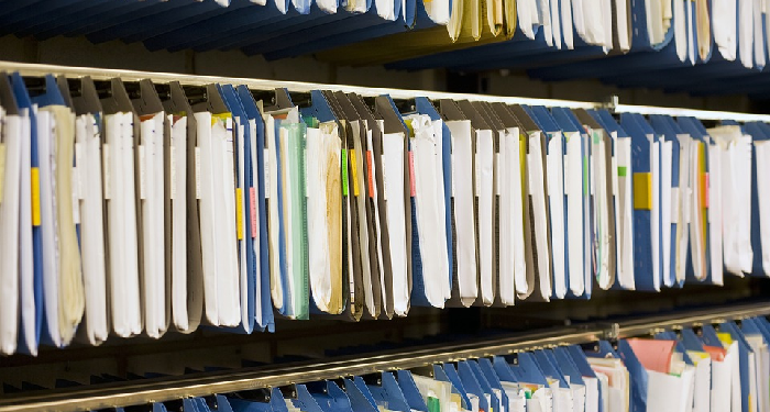 Merapikan Lemari Arsip