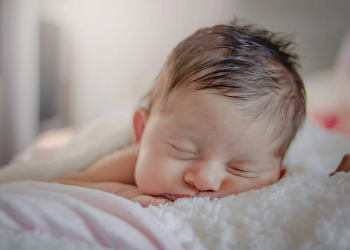 Pertumbuhan Si Kecil Usia 1-2 bulan