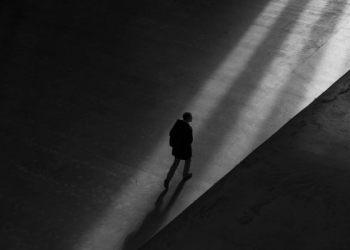 Kisah Ali bin Abi Thalib Berjalan di Belakang Lansia Nasrani