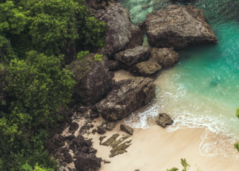 Surat Yasin Ayat 22 dan 23