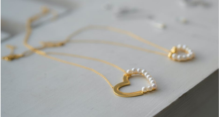 Tafsir Surat Al-Kahfi Ayat 7, Perhiasan Dunia sebagai Ujian