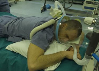 Mengenal Teknik Proning yang Bisa Membantu Atasi Sesak Napas