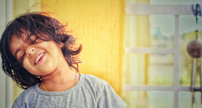 Minum Air Dingin Bukan Penyebab Gigi Anak Berlubang