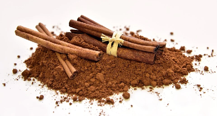 Mencerahkan Rambut dengan Kayu Manis