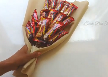 Membuat Buket Jajanan untuk Sahabat