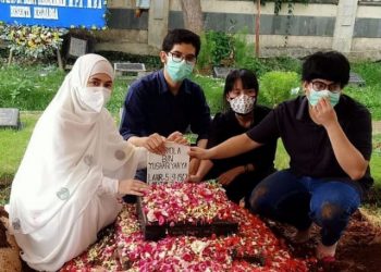 Kabar Duka, Suami Astri Ivo Meninggal Dunia