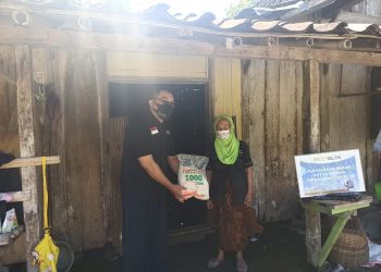 Kebahagiaan Mbah Sunarti dapat Beras dari BMH Pos Da'i