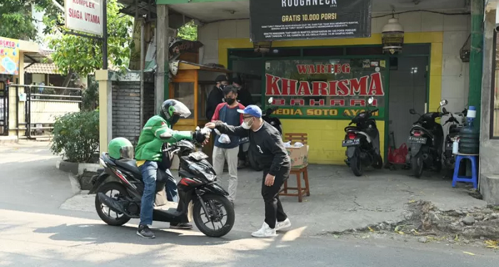 Roughneck 1991 Bagikan 10 Ribu Makanan Gratis di Masa PPKM